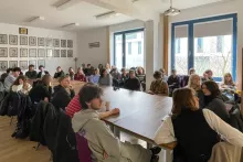 Konferencja „Ingerencja państwa na rynku ubezpieczeniowym – czuły opiekun czy autorytarny regulator?”, która odbyła się w ubiegły piątek na Wydziale Prawa i Administracji Uniwersytetu Gdańskiego, zgromadziła niemal całe środowisko naukowe zajmujące się prawem ubezpieczeniowym w Polsce, a także kluczowych przedstawicieli rynku, na czele z Polską Izbą Ubezpieczeń oraz Rzecznikiem Finansowym. Wydarzenie stanowiło kolejną odsłonę cyklu „nauka dla praktyki – praktyka dla nauki”
