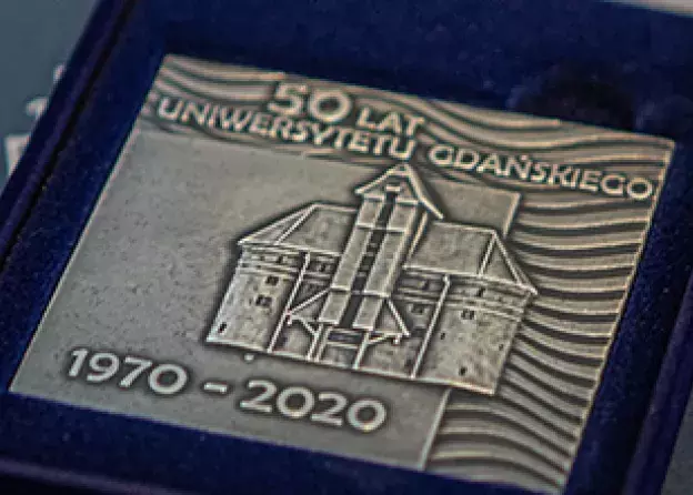 Medal 50-lecia UG dla Przyjaciół Wydziału