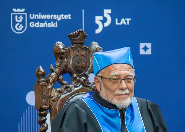 Zamiast laurów - kwiaty Ukrainy.  Uroczystość nadania tytułu doktora honoris causa prof.…
