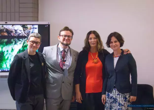 Piękno tkanin i poezji – finisaż wystawy Natalii Babicz-Bereźnickiej w Galerii „Palarnia”
