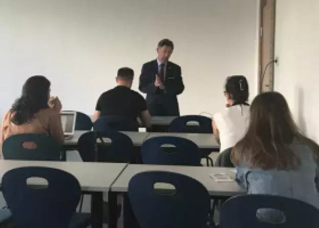Bezpłatne zajęcia z "Histoire politique et constitutionnelle française et introduction…