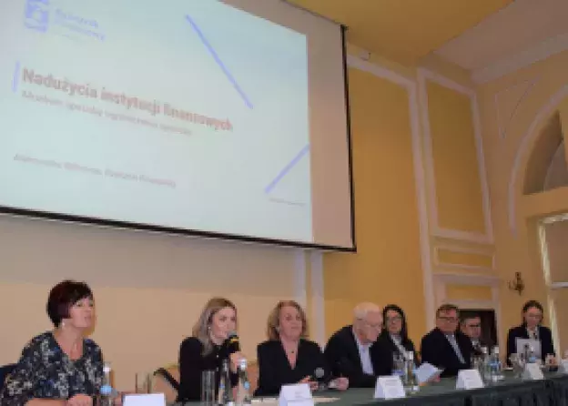 RAPORT RZECZNIKA FINANSOWEGO: Nieprawidłowości na rynku finansowym a ochrona konsumenta